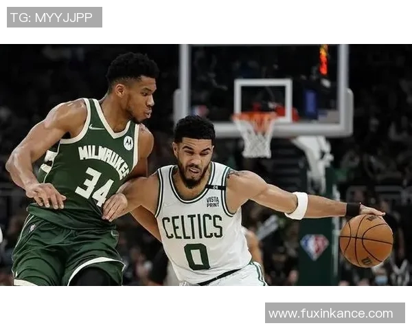 塔图姆赛场细节引发热议 镜头捕捉小动作成为焦点讨论