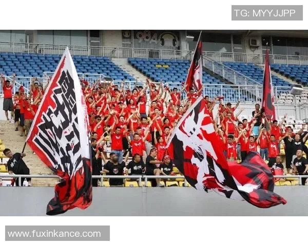 神级中场吊射直挂死角震撼全场 球迷齐声呐喊现场瞬间沸腾 神级中场吊射直挂死角震撼全场 球迷齐声呐喊现场瞬间沸腾