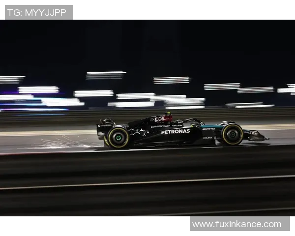 F1巅峰对决精彩瞬间回顾速度与激情点燃赛道风云再起