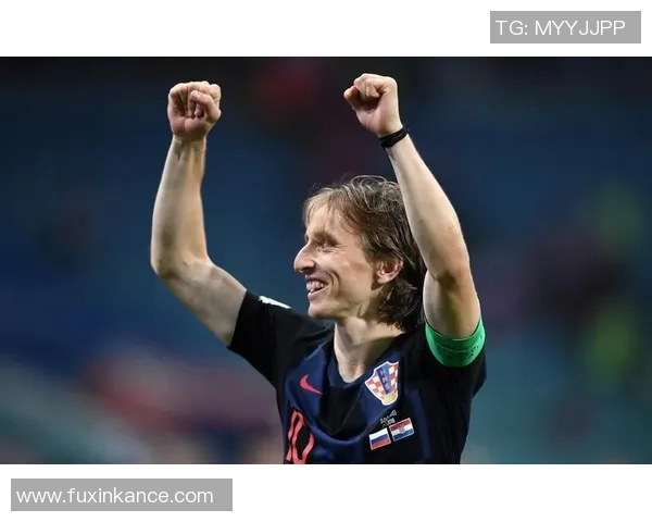 以镜头回顾莫德里奇赛场动情一幕全场掌声见证传奇泪目瞬间