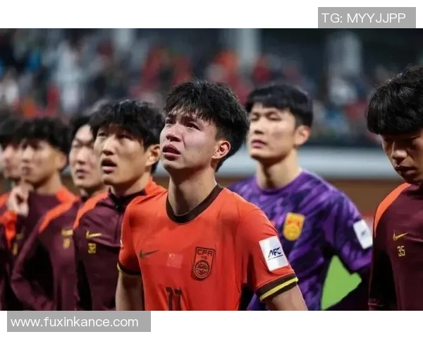 国足再遭失利球迷情绪崩溃社交平台热议声浪席卷全网