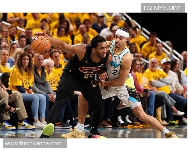 米切尔赛场爆发小插曲，裁判如何处理？